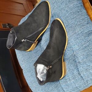 Size 38, no name brand, imitation black suede, low heal about 1".